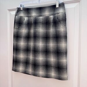 Ann Taylor Skirt Size 4 Black White Plaid Tweed Wool Blend Lined Career